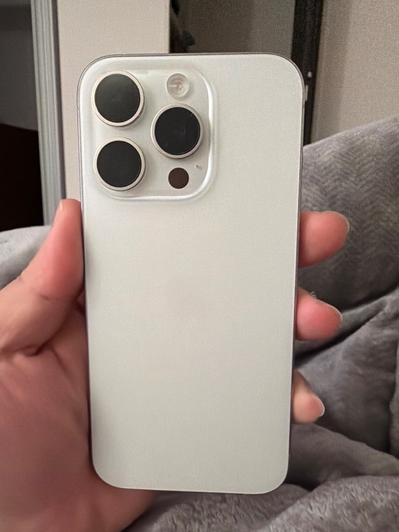 iPhone 15 Pro 256GB au（スマホ）の商品画像 - 査定依頼日：2026年1月24日 - 最高査定価格：87,000円