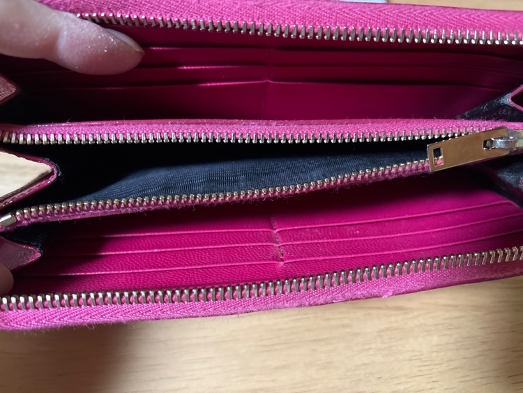 イブサンローラン  （ブランドバッグ）の商品画像 - 査定依頼日：2025年12月6日 - 最高査定価格：30,000円