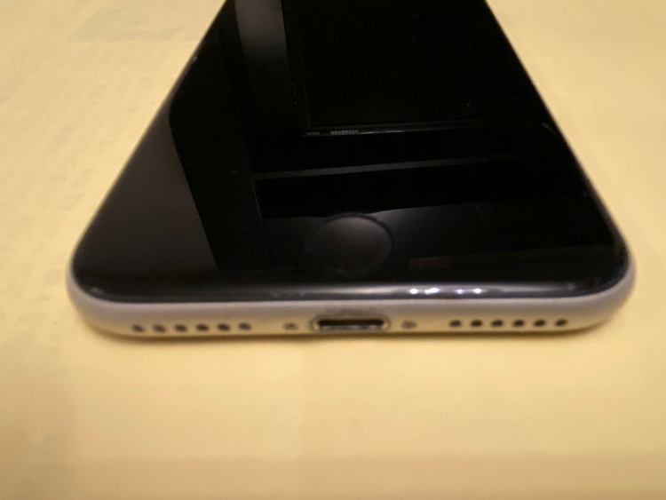 iPhone iPhone SE (第 3 世代) 64GB docomo（スマホ）の商品画像 - 査定依頼日：2026年10月24日 - 最高査定価格：18,000円