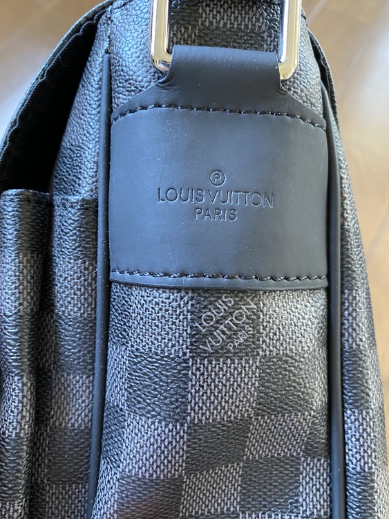 クリストファーメッセンジャー（ブランドバッグ）の商品画像 - 査定依頼日：2022年5月19日 - 最高査定価格：110,000円