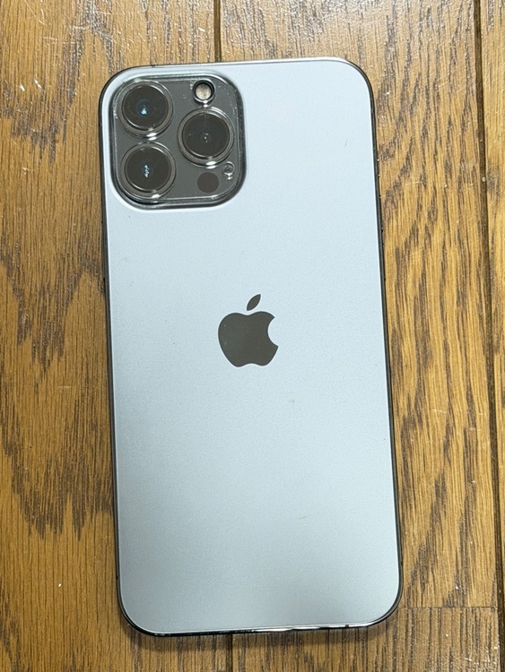 製造番号（３５２０６０４２４２９９３３５（スマホ）の商品画像 - 査定依頼日：2026年3月30日 - 最高査定価格：50,000円