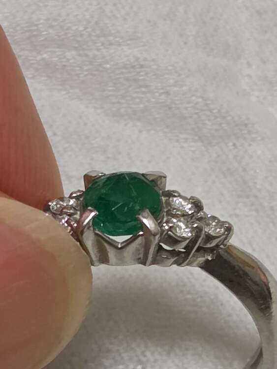 エメラルドダイヤモンドリング（宝石）の商品画像 - 査定依頼日：2025年5月6日 - 最高査定価格：50,000円