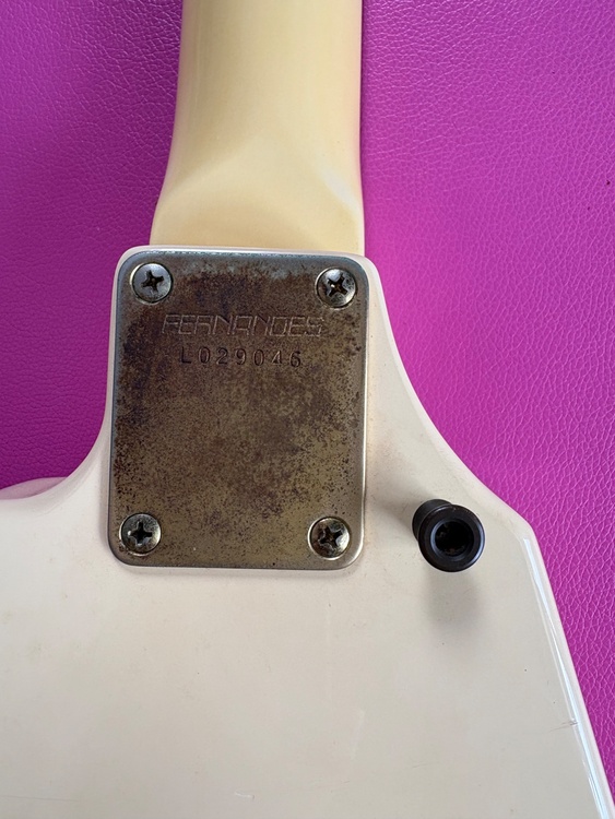 フェルナンデス44マグナムフライングブイモデル（ピアノ・楽器・PA機材）の商品画像 - 査定依頼日：2026年8月24日 - 最高査定価格：15,000円