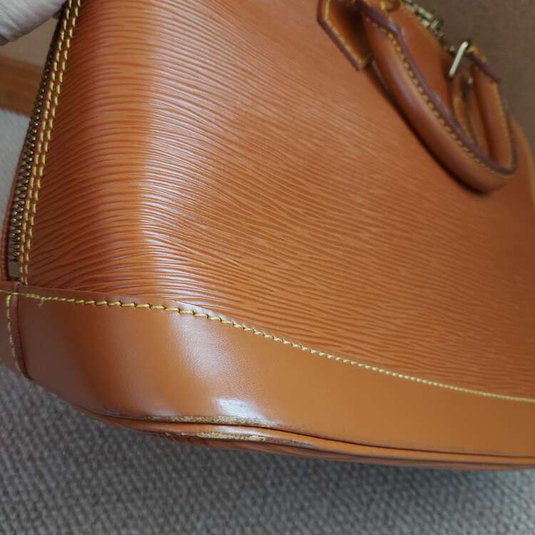 ルイヴィトン エピ （ブランドバッグ）の商品画像 - 査定依頼日：2025年2月12日 - 最高査定価格：15,000円