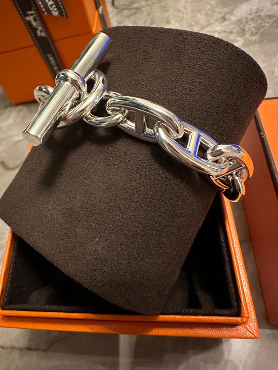 エルメス シェーヌダンクルGM ブレスレット 12コマ 925  シルバー  新（金・貴金属）の商品画像 - 査定依頼日：2025年9月12日 - 最高査定価格：100,000円