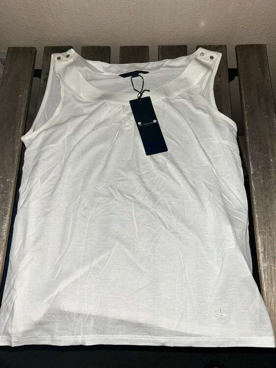 Burberry婦人服（古着・ファッション）の商品画像 - 査定依頼日：2024年11月14日 - 最高査定価格：300円