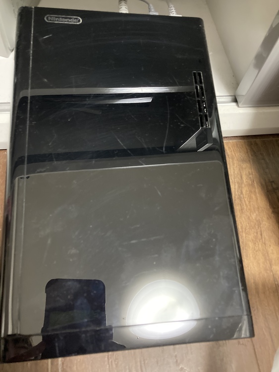 WiiU ファミリープレミアムセットkuro＋スーパーマリオブラザーズU（ゲーム機本体・ゲームソフト）の商品画像 - 査定依頼日：2022年1月3日 - 最高査定価格：3,000円