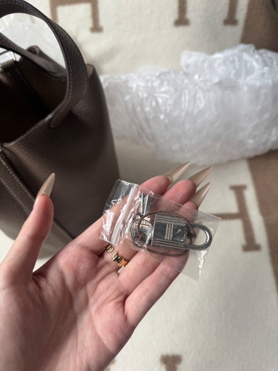 ピコタンロック18（ブランドバッグ）の商品画像 - 査定依頼日：2025年6月28日 - 最高査定価格：310,000円