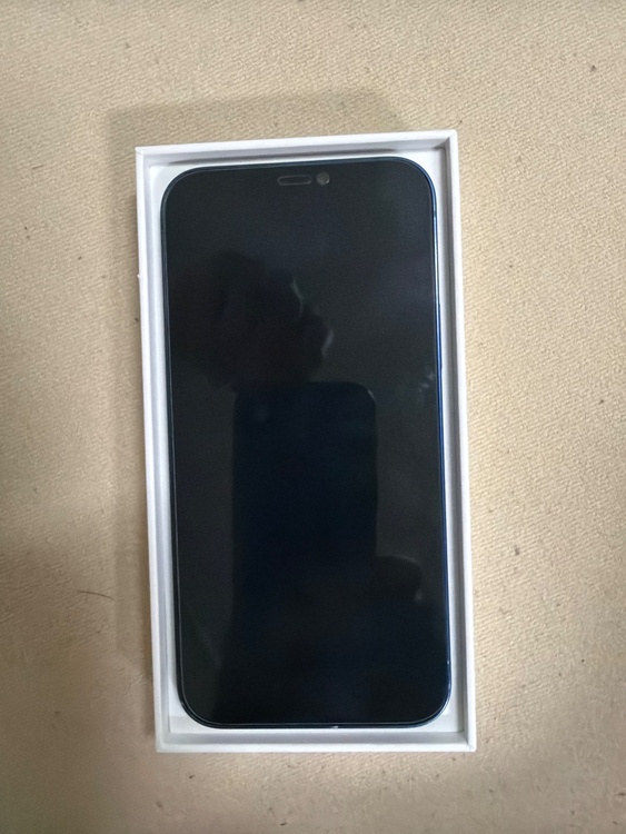 iPhone iPhone 12 64GB au（スマホ）の商品画像 - 査定依頼日：2026年8月30日 - 最高査定価格：20,500円