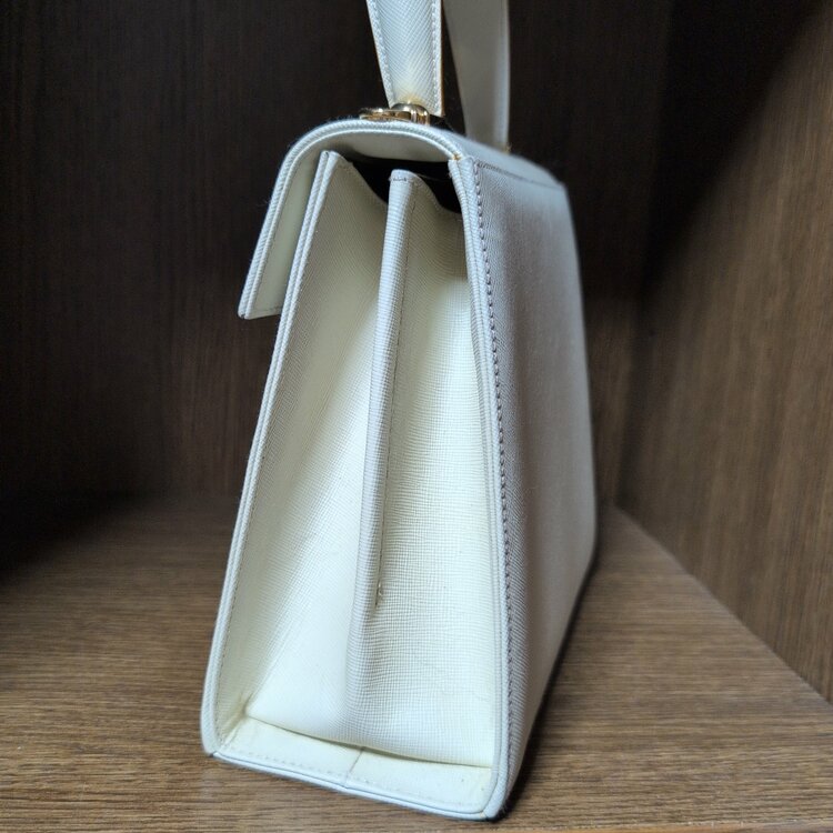 Ferragamo　ハンドバッグ（ブランドバッグ）の商品画像 - 査定依頼日：2026年2月11日 - 最高査定価格：13,000円