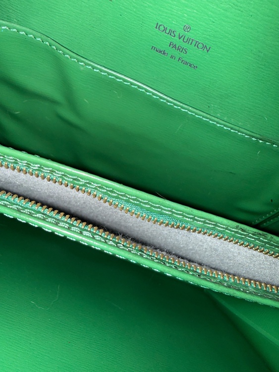 M52254（ブランドバッグ）の商品画像 - 査定依頼日：2025年12月15日 - 最高査定価格：40,000円