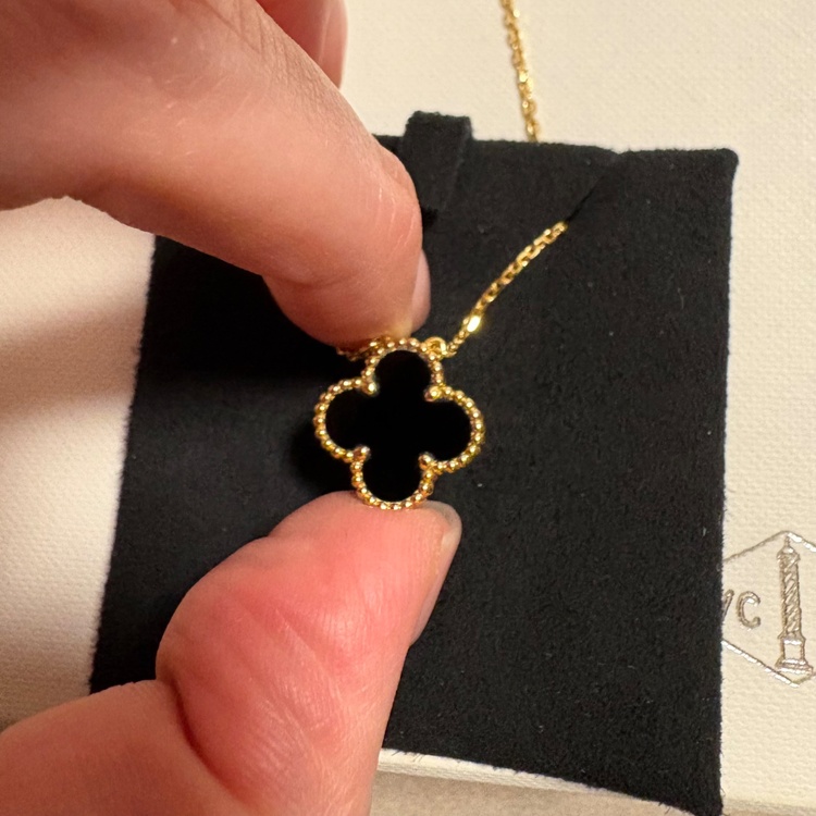 ヴァンクリーフアーペル　ヴィンテージ アルハンブラ ペンダント　オニキス（金・貴金属）の商品画像 - 査定依頼日：2026年1月12日 - 最高査定価格：20,000円