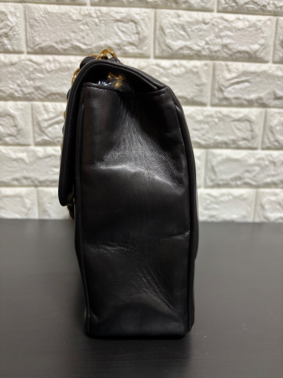 シャネル マドモアゼルチェーンショルダーバッグ ラムスキン ブラック/ゴールド金（ブランドバッグ）の商品画像 - 査定依頼日：2025年9月18日 - 最高査定価格：380,000円