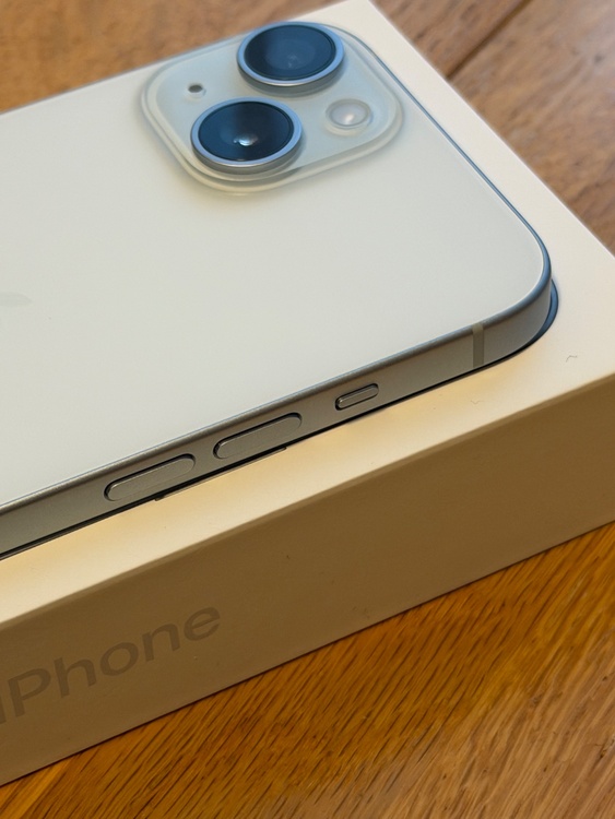 iPhone 15 128GB docomo（スマホ）の商品画像 - 査定依頼日：2026年3月31日 - 最高査定価格：66,000円