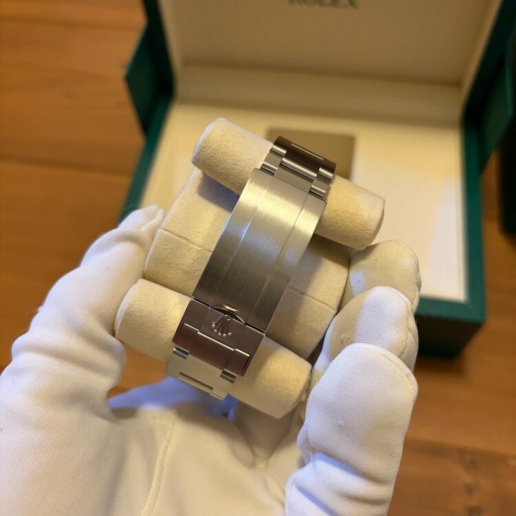 ROLEX ロレックス サブマリーナー デイト グリーンサブ オイスタースチール 未使用（高級時計）の商品画像 - 査定依頼日：2026年8月20日 - 最高査定価格：2,600,000円