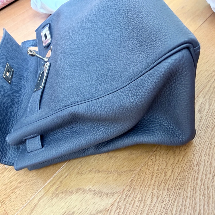 HERMES エルメス ケリー 内縫い ネイビーシルバー金具　28（ブランドバッグ）の商品画像 - 査定依頼日：2026年9月21日 - 最高査定価格：2,000,000円