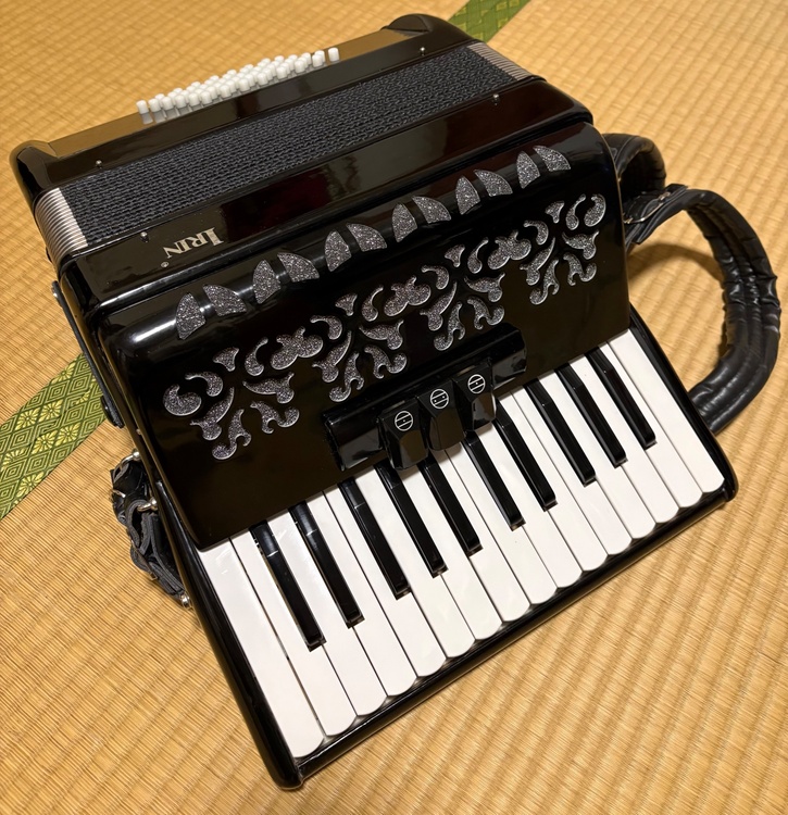 アコーディオン（ピアノ・楽器・PA機材）の商品画像 - 査定依頼日：2026年4月29日 - 最高査定価格：5,000円