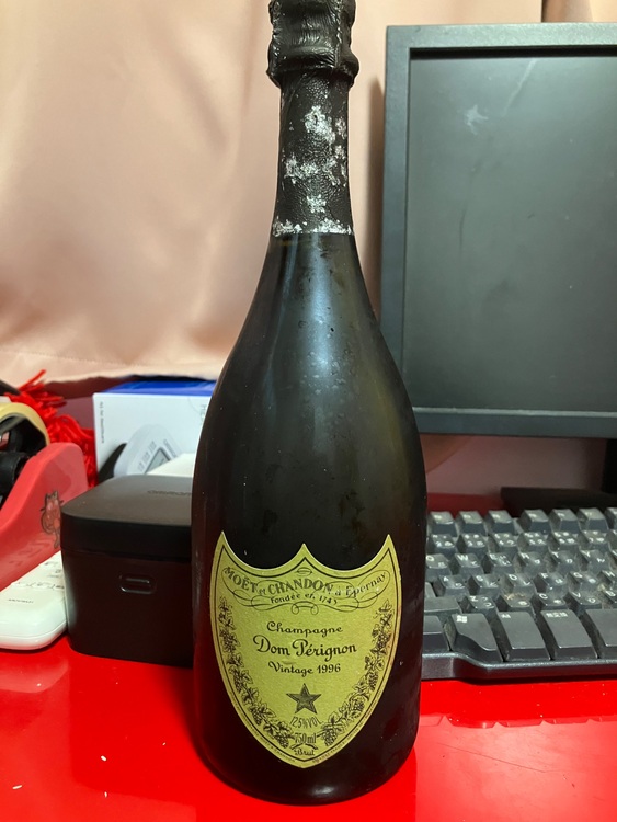 シャンパン ドン・ペリニヨン （お酒）の商品画像 - 査定依頼日：2025年6月16日 - 最高査定価格：25,000円