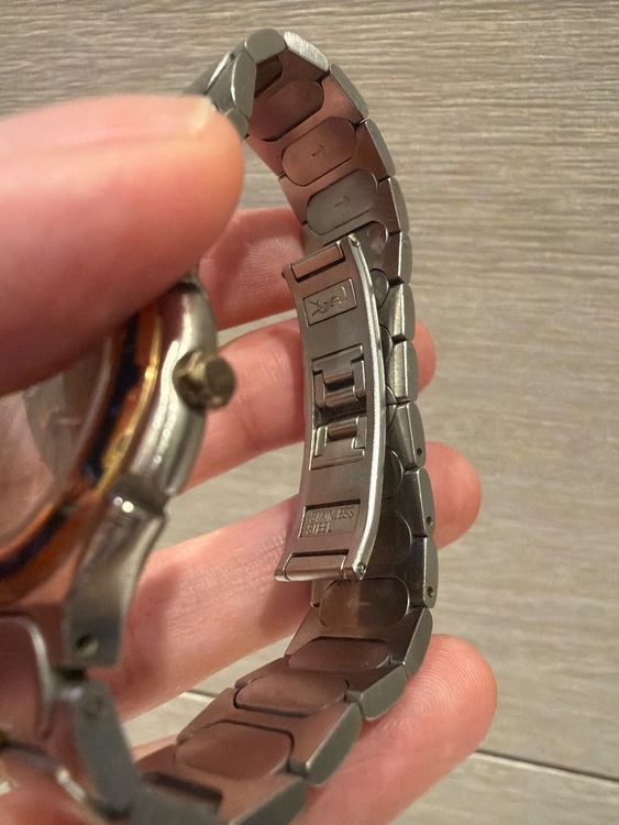 イヴ・サンローラン（高級時計）の商品画像 - 査定依頼日：2025年10月21日 - 最高査定価格：2,000円