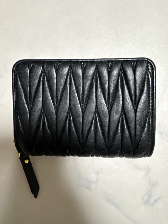 ミュウミュウ  （ブランドバッグ）の商品画像 - 査定依頼日：2026年3月15日 - 最高査定価格：40,000円