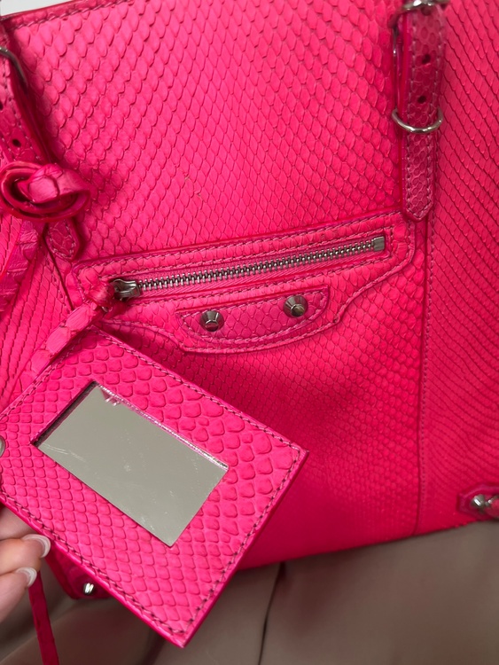 バレンシアガ  （ブランドバッグ）の商品画像 - 査定依頼日：2025年12月17日 - 最高査定価格：65,000円