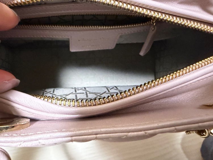 レディディオール（ブランドバッグ）の商品画像 - 査定依頼日：2025年12月2日 - 最高査定価格：200,000円