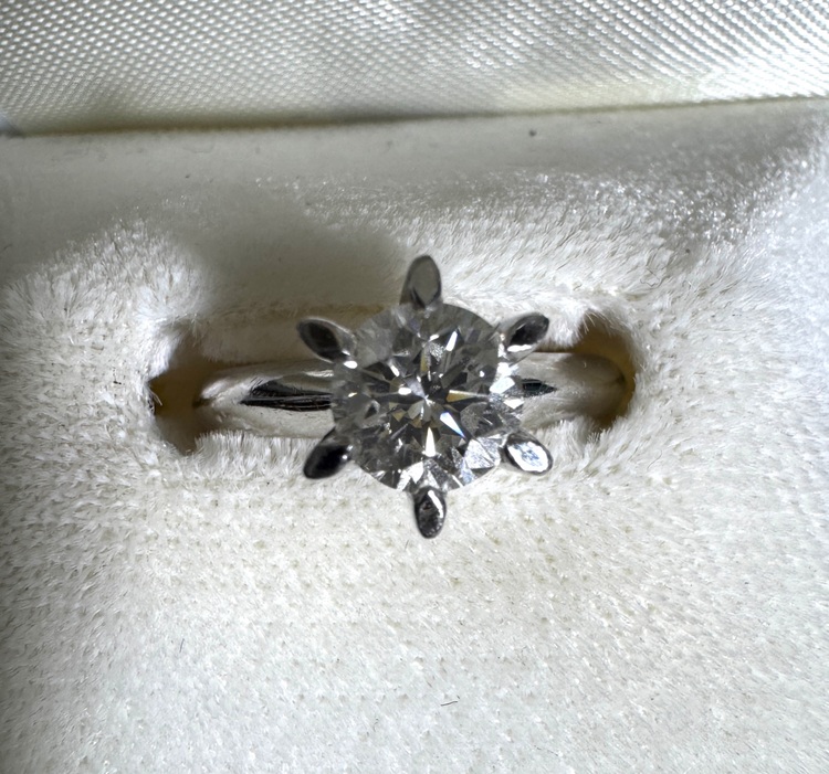 天然ダイヤモンド1.02ct、P900リング（宝石）の商品画像 - 査定依頼日：2025年8月4日 - 最高査定価格：270,000円