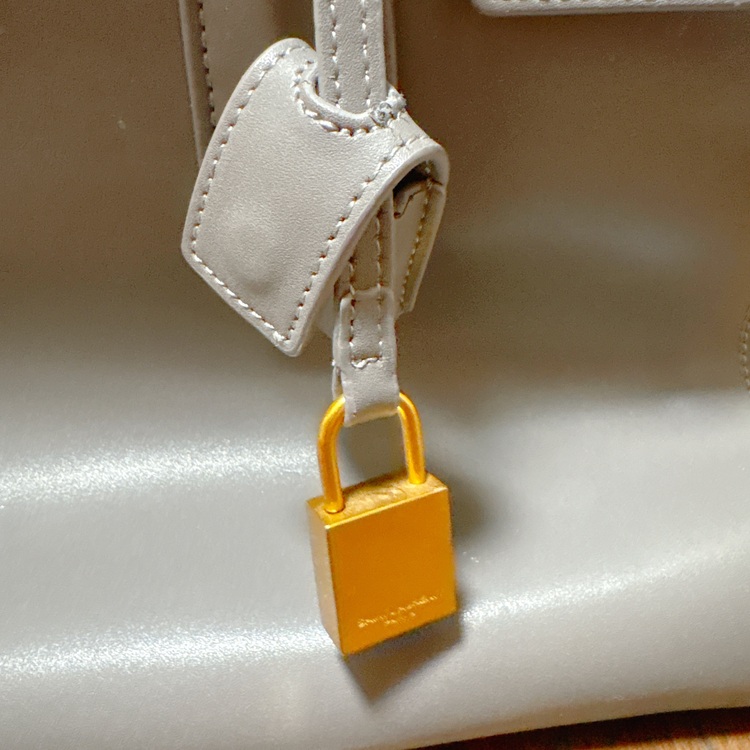 サックドジュールバック（ブランドバッグ）の商品画像 - 査定依頼日：2025年9月14日 - 最高査定価格：50,000円