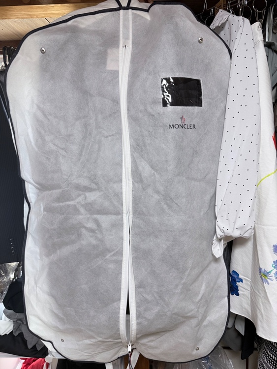 MONCLER TALEVE ダウン（古着・ファッション）の商品画像 - 査定依頼日：2026年2月5日 - 最高査定価格：20,000円