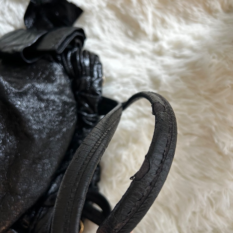 サイドリボン 2WAYトートバッグ　黒　レザー　ゴールド金具（ブランドバッグ）の商品画像 - 査定依頼日：2025年8月30日 - 最高査定価格：36,000円