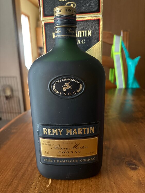 ブランデー レミーマルタン （お酒）の商品画像 - 査定依頼日：2025年5月21日 - 最高査定価格：3,500円