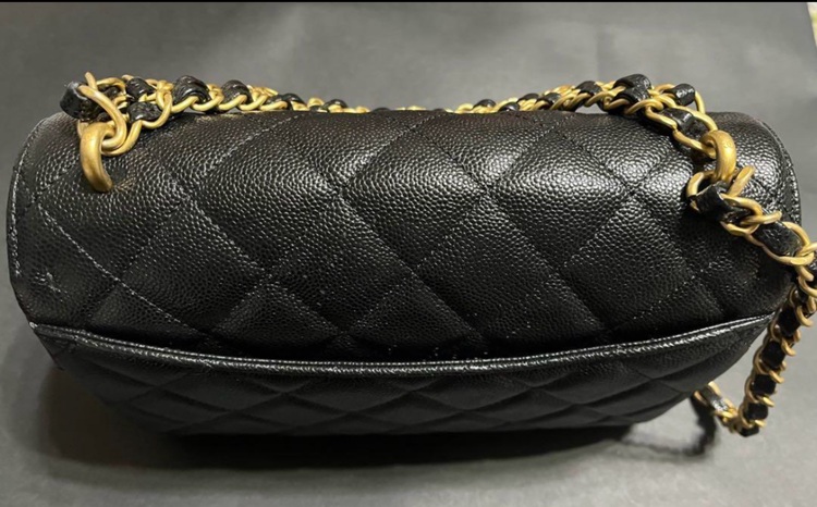 シャネル　マトラッセ　スモールフラップバッグ　ブラック　（ブランドバッグ）の商品画像 - 査定依頼日：2025年9月26日 - 最高査定価格：550,000円