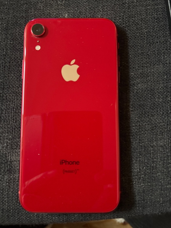 色はレッドです（スマホ）の商品画像 - 査定依頼日：2026年1月20日 - 最高査定価格：12,000円