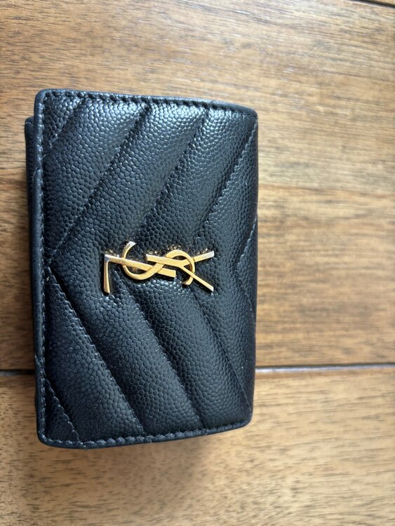 イブサンローラン  （ブランドバッグ）の商品画像 - 査定依頼日：2025年5月4日 - 最高査定価格：32,000円