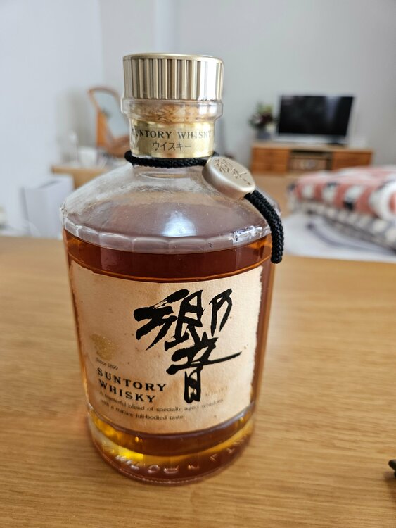 ウイスキー サントリー響 （お酒）の商品画像 - 査定依頼日：2025年12月28日 - 最高査定価格：18,000円