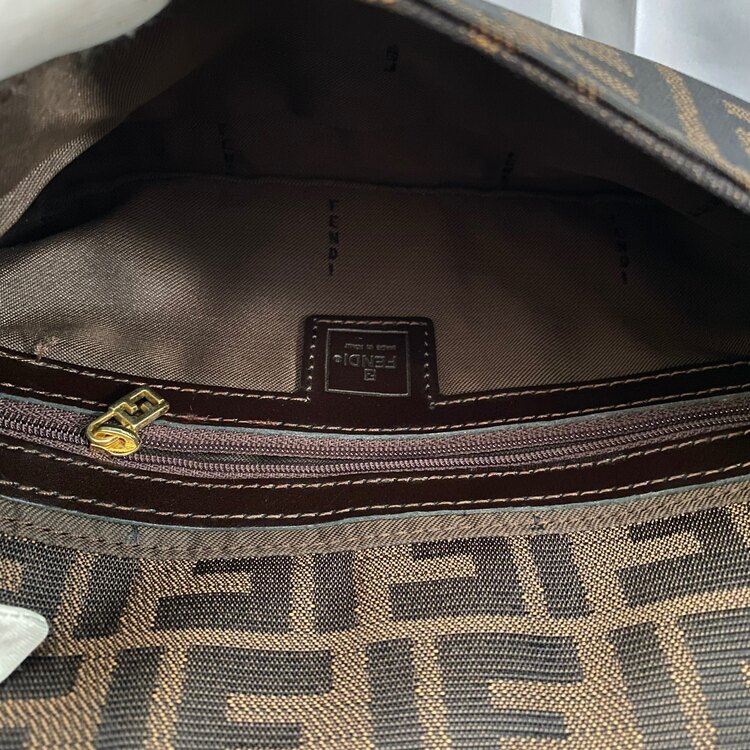 フェンディ  （ブランドバッグ）の商品画像 - 査定依頼日：2025年4月30日 - 最高査定価格：100,000円