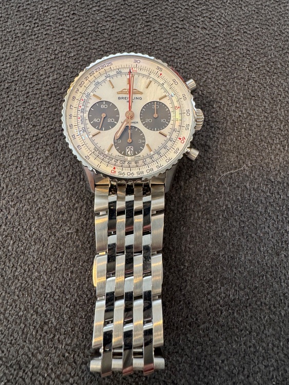 ブライトリング ナビタイマー ブB01 41 クロノグラフ ジャパンエディション （高級時計）の商品画像 - 査定依頼日：2025年9月5日 - 最高査定価格：820,000円