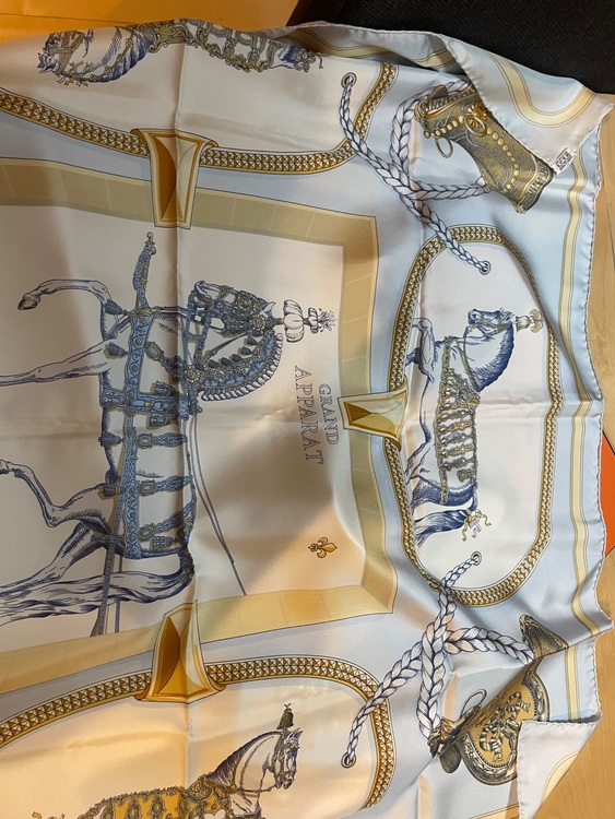 エルメススカーフカレ（古着・ファッション）の商品画像 - 査定依頼日：2025年9月27日 - 最高査定価格：5,000円