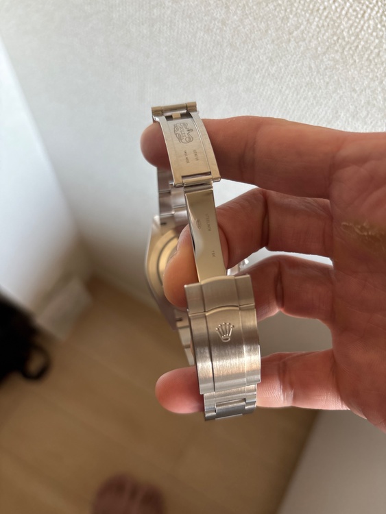 オイスターパーペチュアル41グリーン（高級時計）の商品画像 - 査定依頼日：2026年4月11日 - 最高査定価格：1,500,000円