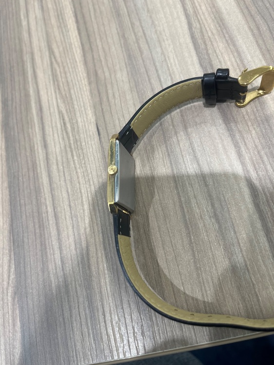 手巻きスクエア時計（高級時計）の商品画像 - 査定依頼日：2025年10月27日 - 最高査定価格：13,000円