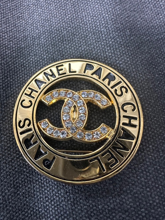 ブローチ（ブランド財布・小物）の商品画像 - 査定依頼日：2025年8月29日 - 最高査定価格：1,000円