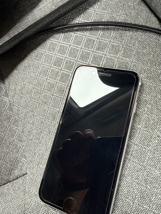 iPhone SE (第 2 世代) 64GB SIMフリー（スマホ）の商品画像 - 査定依頼日：2026年4月21日 - 最高査定価格：13,000円