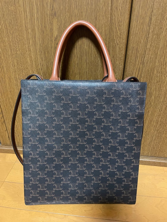 セリーヌ CELINE スモール バーティカル カバ トリオンフ トート（ブランドバッグ）の商品画像 - 査定依頼日：2025年10月26日 - 最高査定価格：100,000円