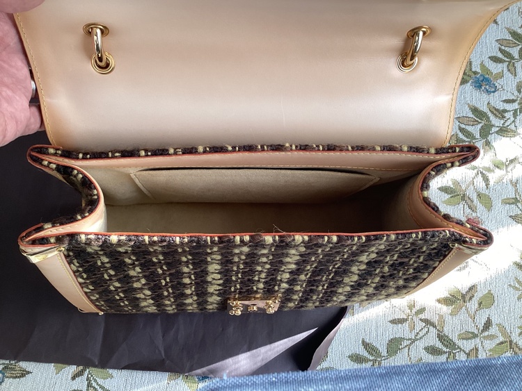 TWEEDY ZIP（ブランドバッグ）の商品画像 - 査定依頼日：2026年2月6日 - 最高査定価格：250,000円