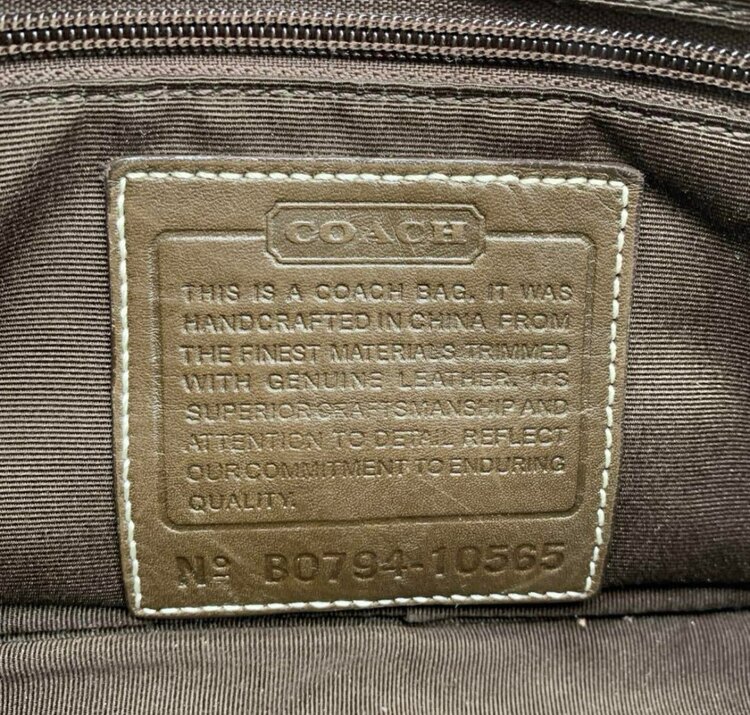 10565コーチカメラバックベージュ（ブランドバッグ）の商品画像 - 査定依頼日：2025年2月18日 - 最高査定価格：1,000円