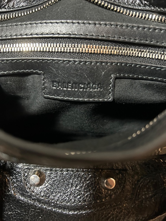 バレンシアガ  （ブランドバッグ）の商品画像 - 査定依頼日：2025年8月15日 - 最高査定価格：150,000円