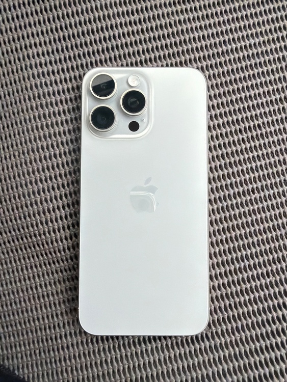 iPhone 15 Pro Max 256GB Softbank（スマホ）の商品画像 - 査定依頼日：2026年4月7日 - 最高査定価格：90,000円