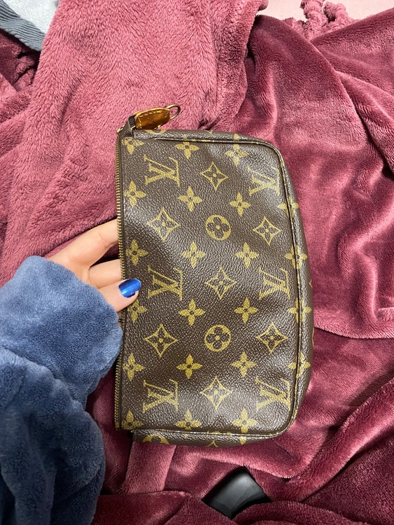 ポーチ（ブランド財布・小物）の商品画像 - 査定依頼日：2026年2月20日 - 最高査定価格：15,000円