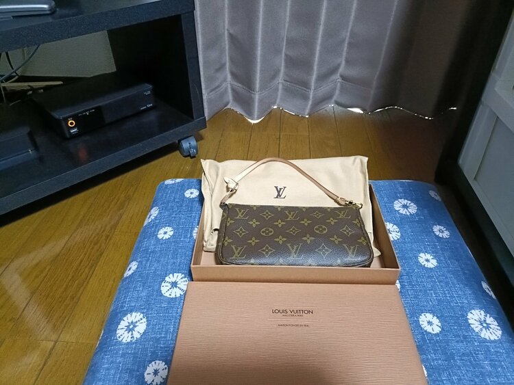 ポシェットアクセソワール（ブランドバッグ）の商品画像 - 査定依頼日：2026年1月24日 - 最高査定価格：90,000円