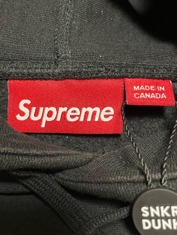 2024 ボックスロゴパーカーブラック（古着・ファッション）の商品画像 - 査定依頼日：2025年12月28日 - 最高査定価格：21,000円